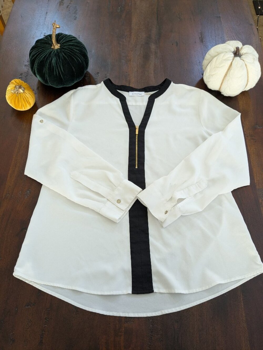 Calvin Klein Women's Size Large White & Black Zip Split-Neck Roll-Tab Blouse
